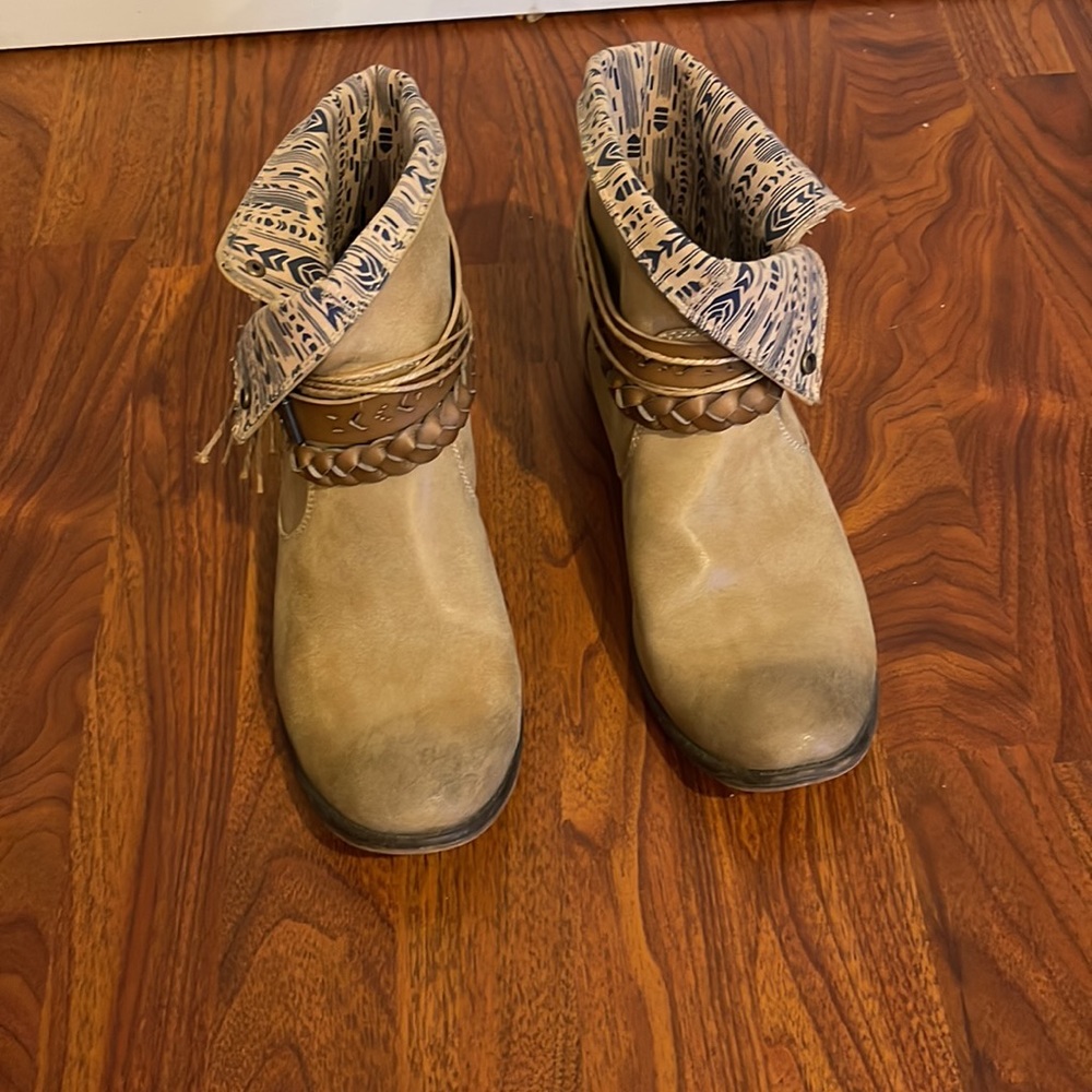 Tan, Roxy Booties - Picture 3 of 6